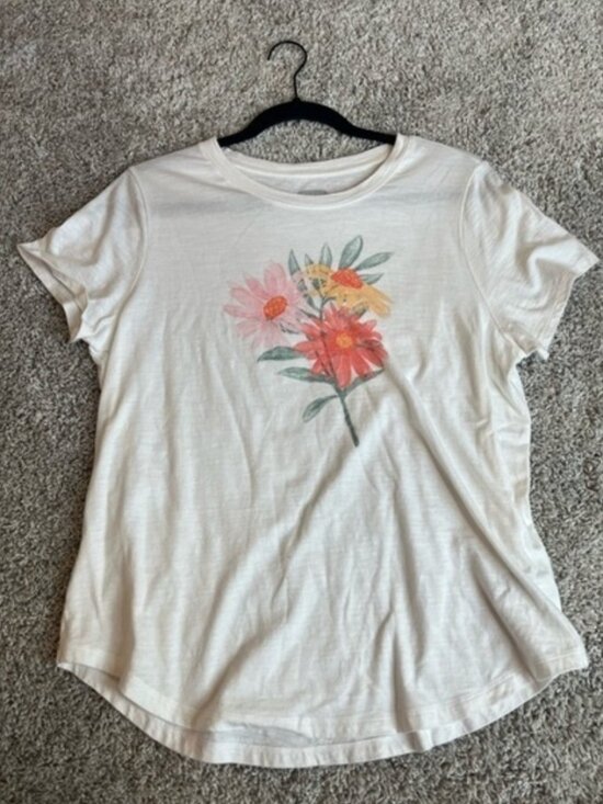 Tops - Cream Short Sleeve T-Shirt with Floral Design